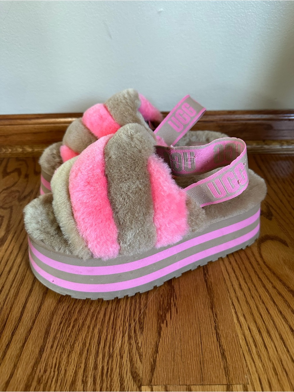 UGG Women’s Disco Stripe Chestnut & Pink Slide